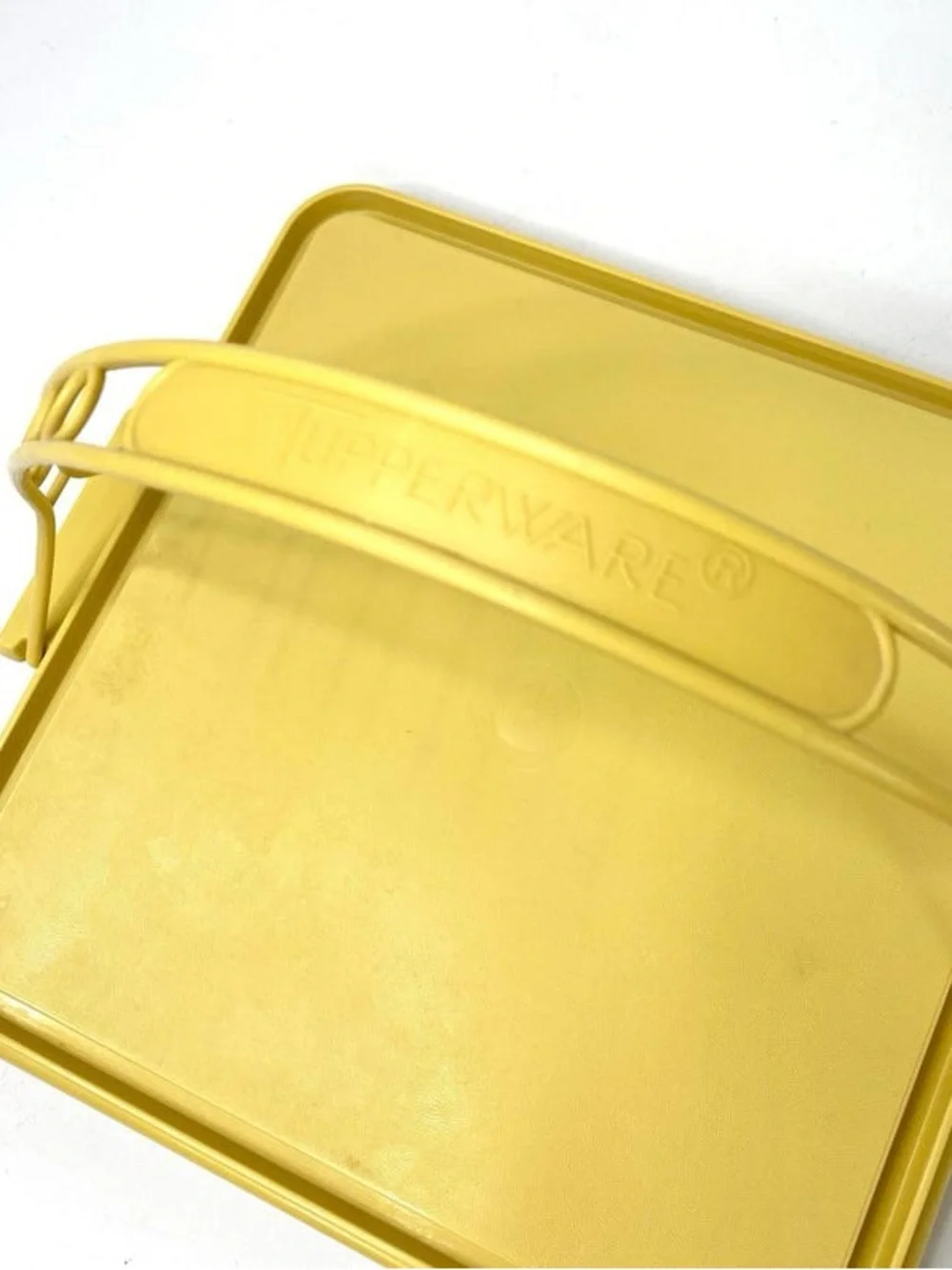 Vintage Tupperware Cream Cake Carrier with Yellow Handle